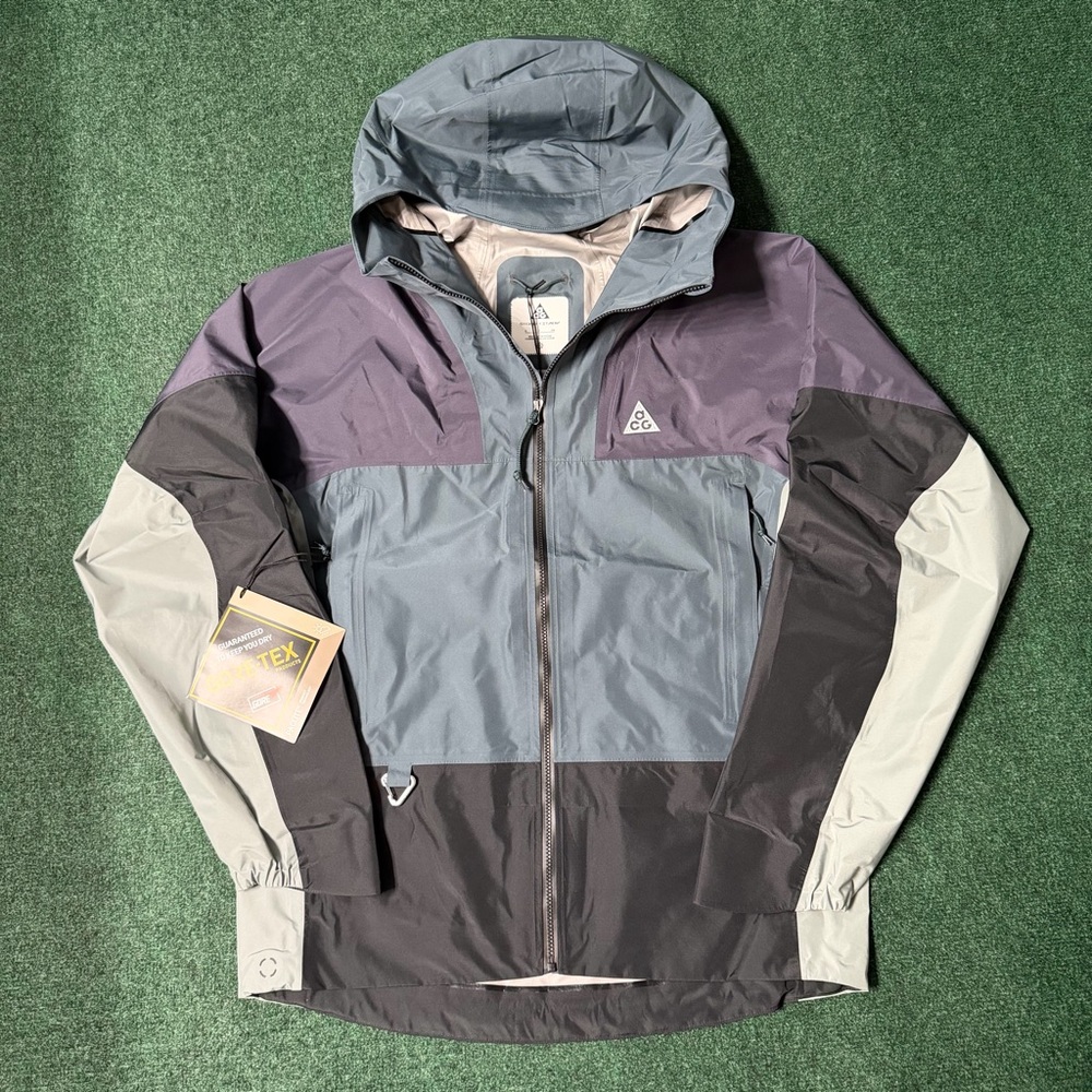 Nike ACG Storm-FIT ADV Mens Size S GORE-TEX Chain of Craters Faded Spruce Jacket